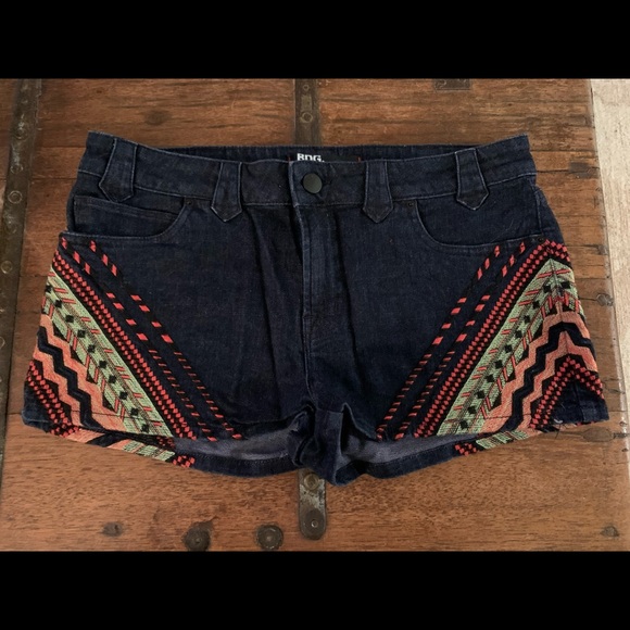 BDG Patterned Shorts from Urban Outfitters - Picture 2 of 4